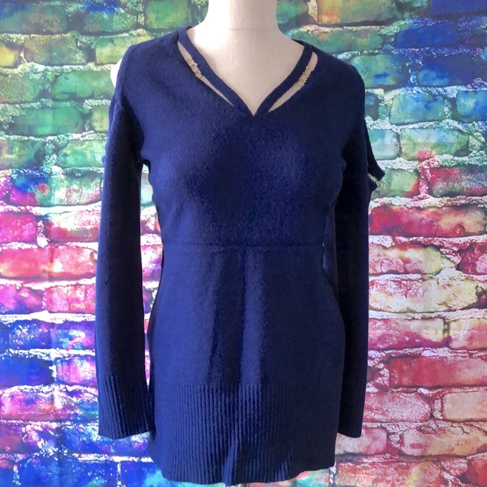 💙Cold shoulder light weight cozy loose knit v-neck sweater NEW💙 - Picture 3 of 4